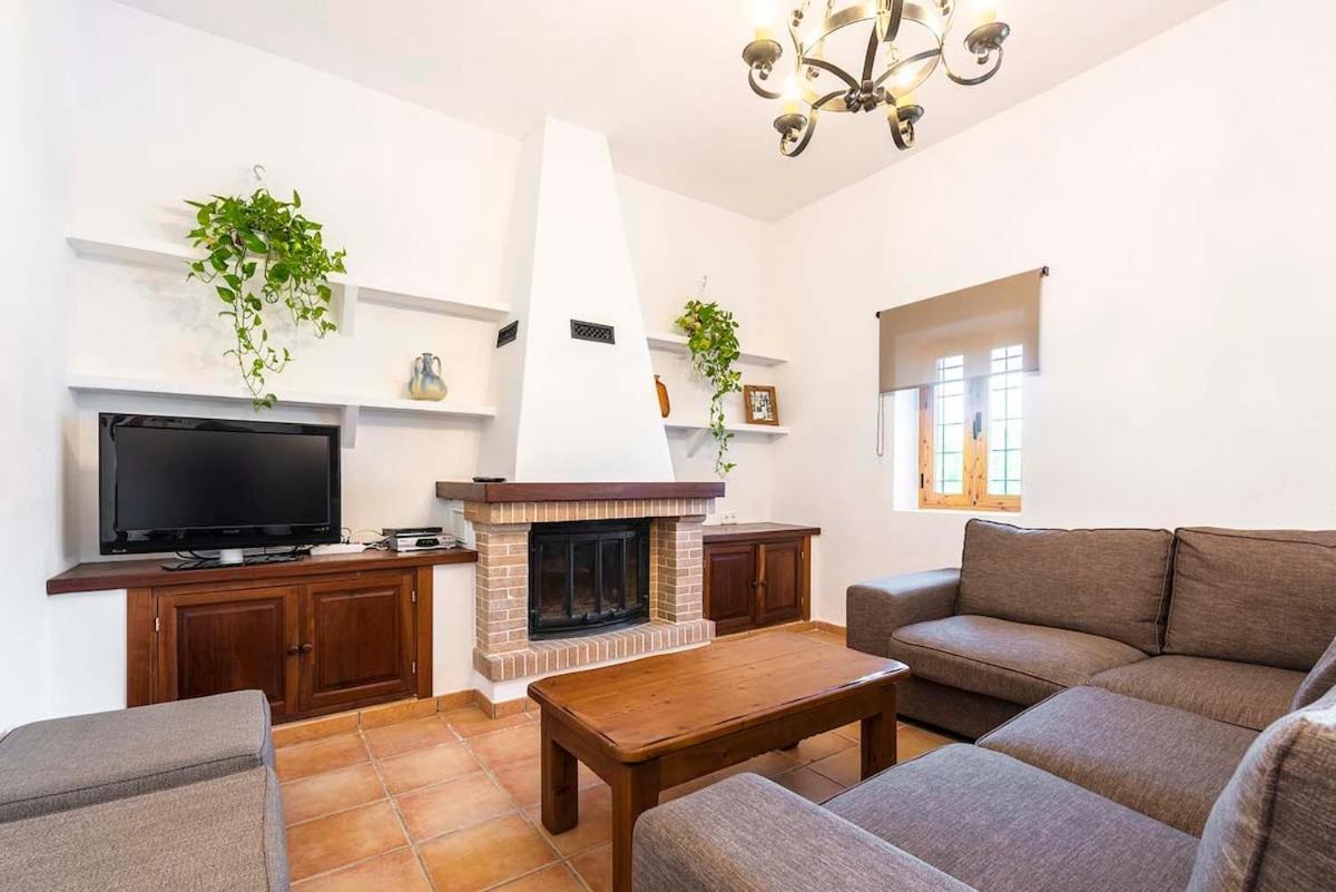 Villa Quiet Family House 850m From The Cala Llonga (Ibiza)