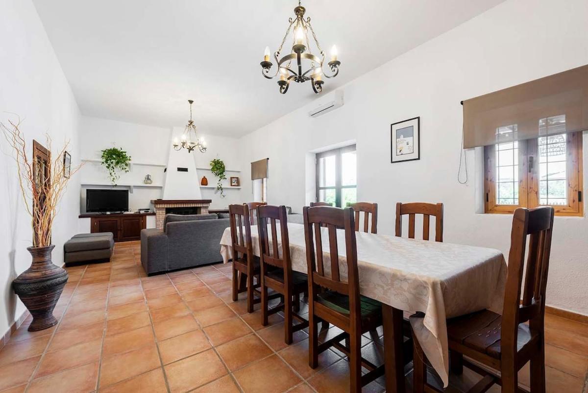 Quiet Family House 850m From The Cala Llonga (Ibiza)